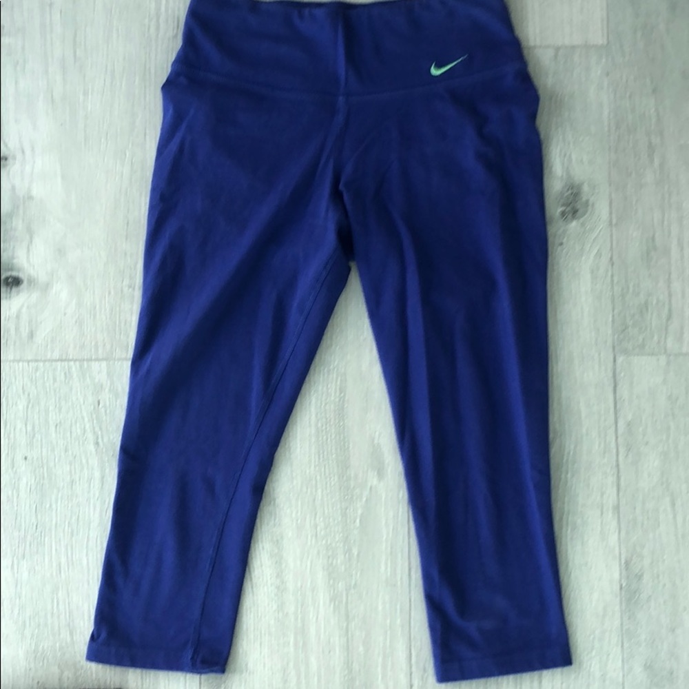 Nike dri fit capris